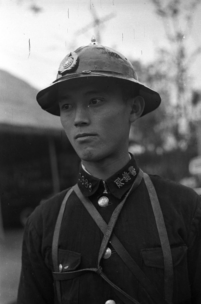 【JPG清晰版】._重庆，一名警察