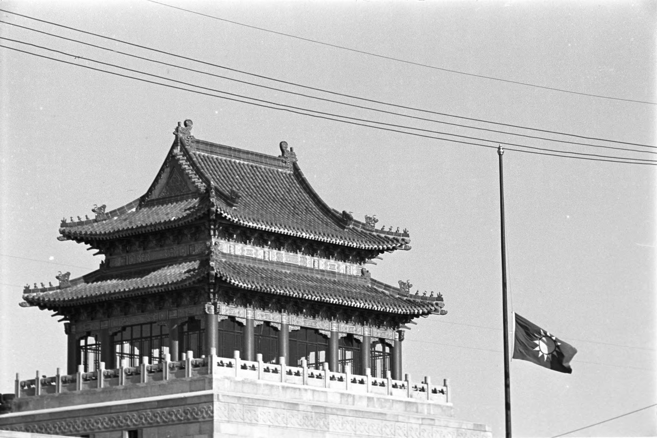 【JPG清晰版】._上海，前上海市民中心，悬挂国民党旗帜