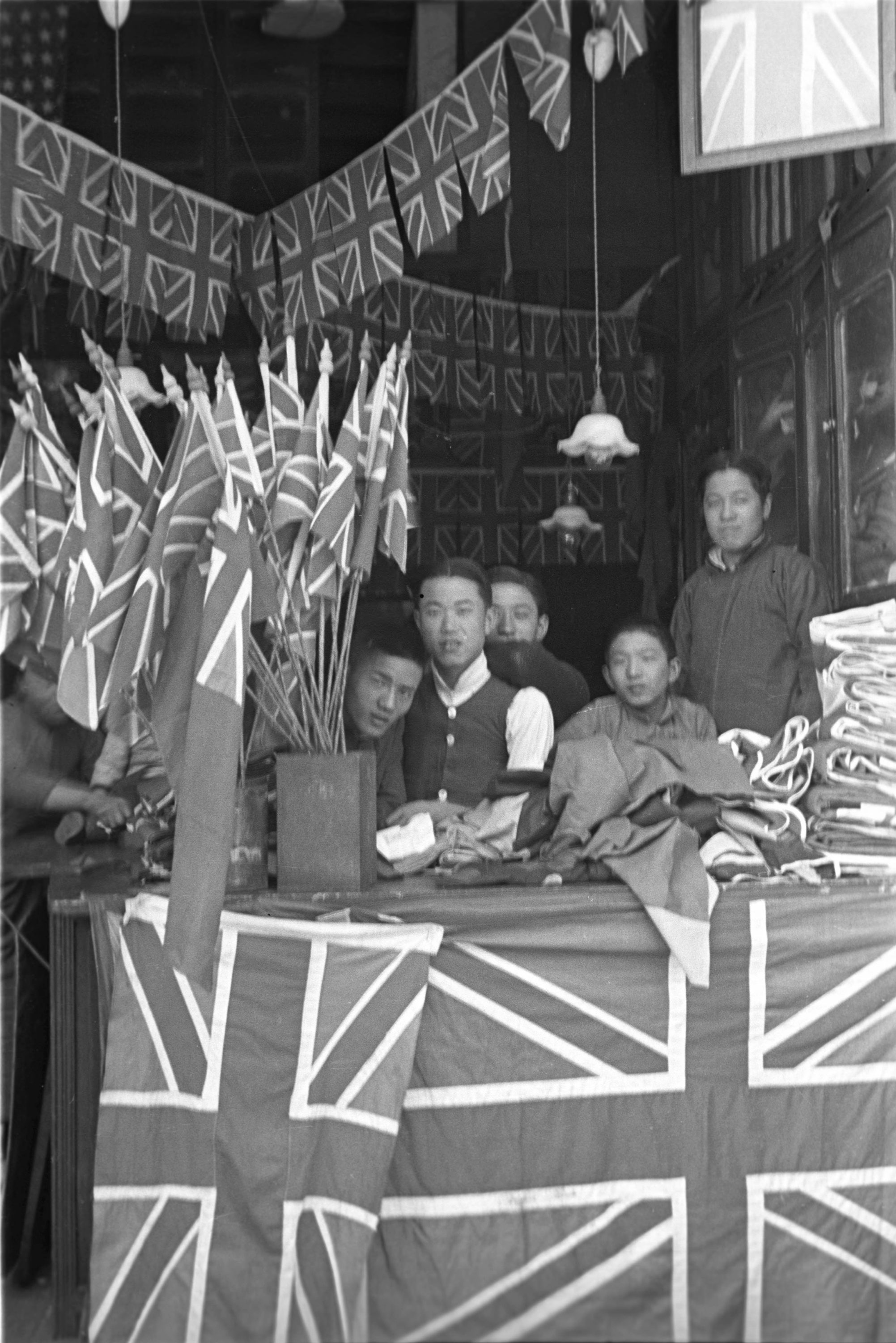 【JPG清晰版】._上海，销售英国国旗的商店