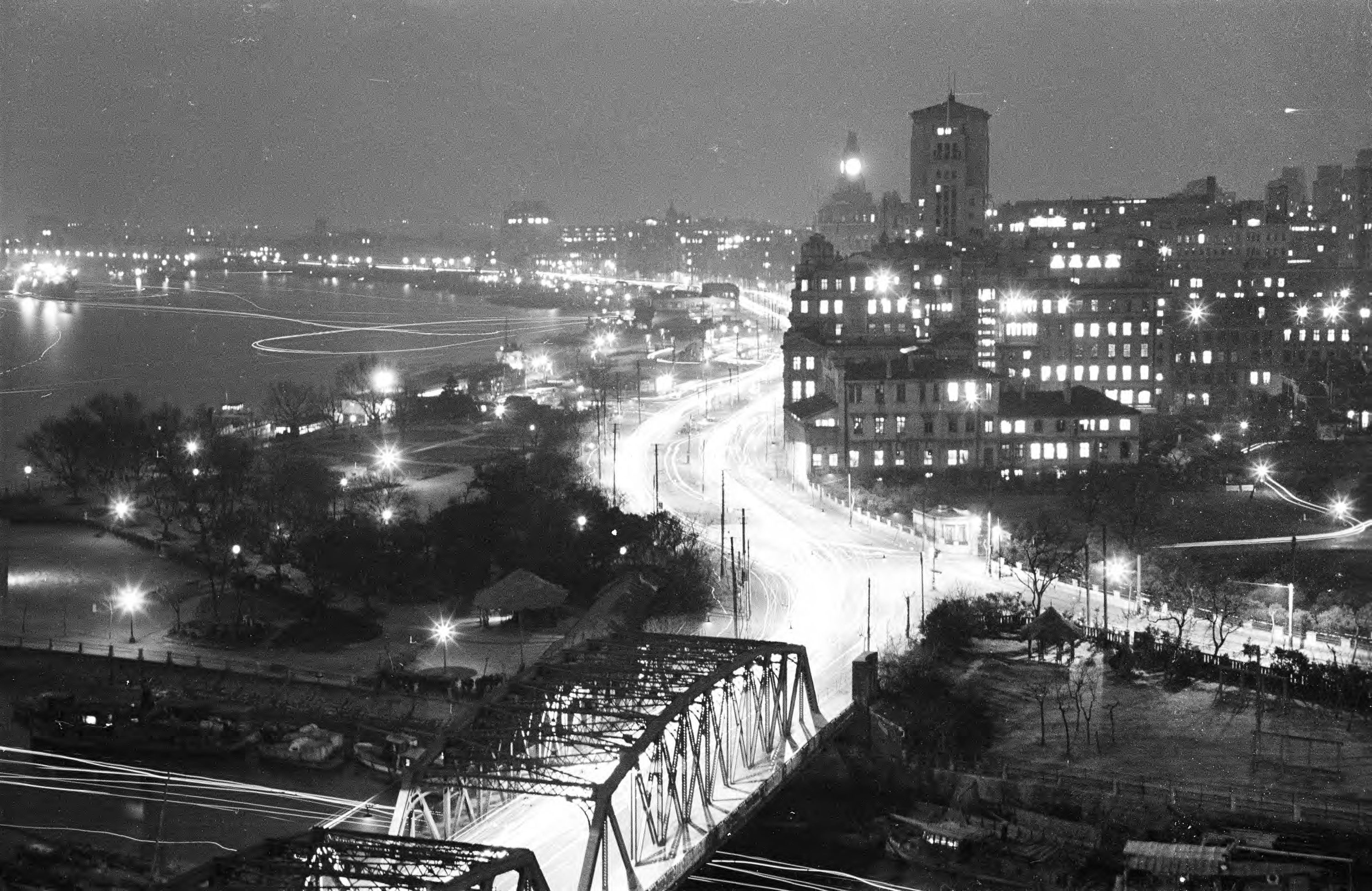 【JPG清晰版】._上海外滩夜景鸟瞰图