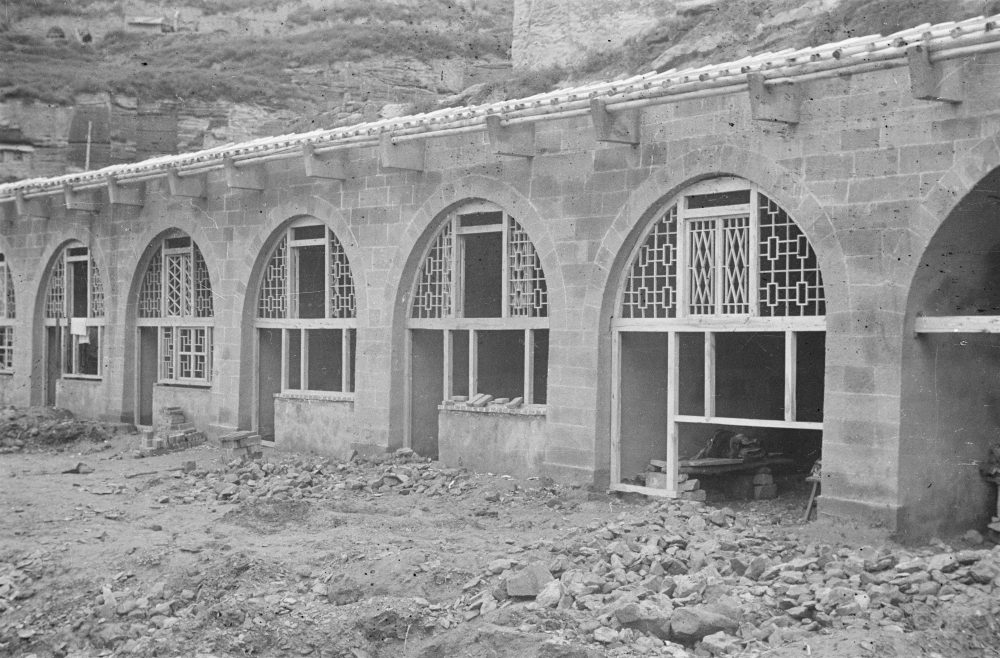 【JPG清晰版】._延安，正在建造的悬崖住宅