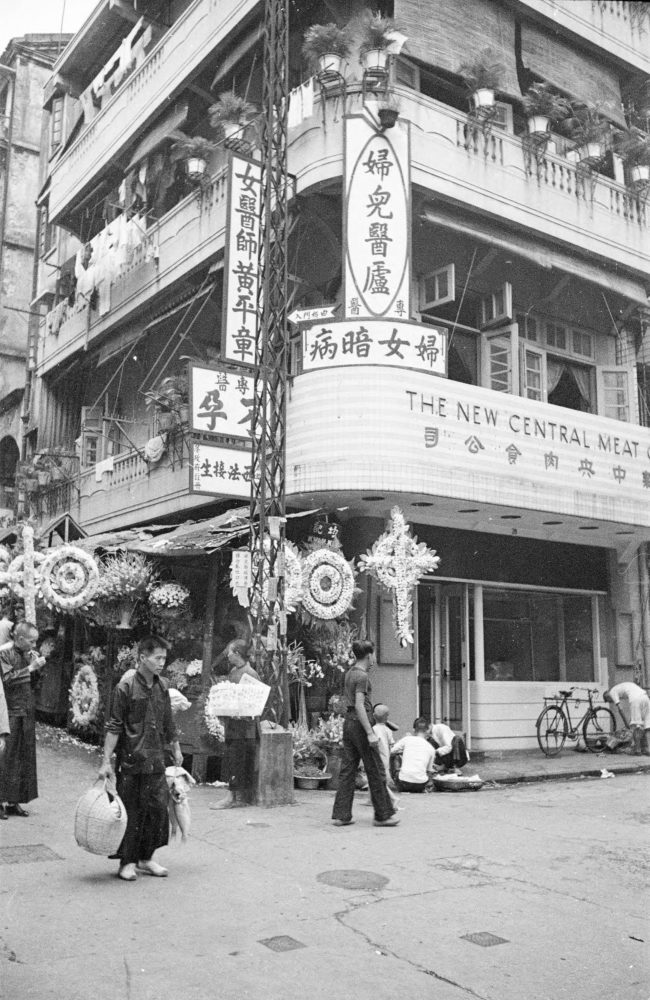 【JPG清晰版】._香港，花贩和行人的街景
