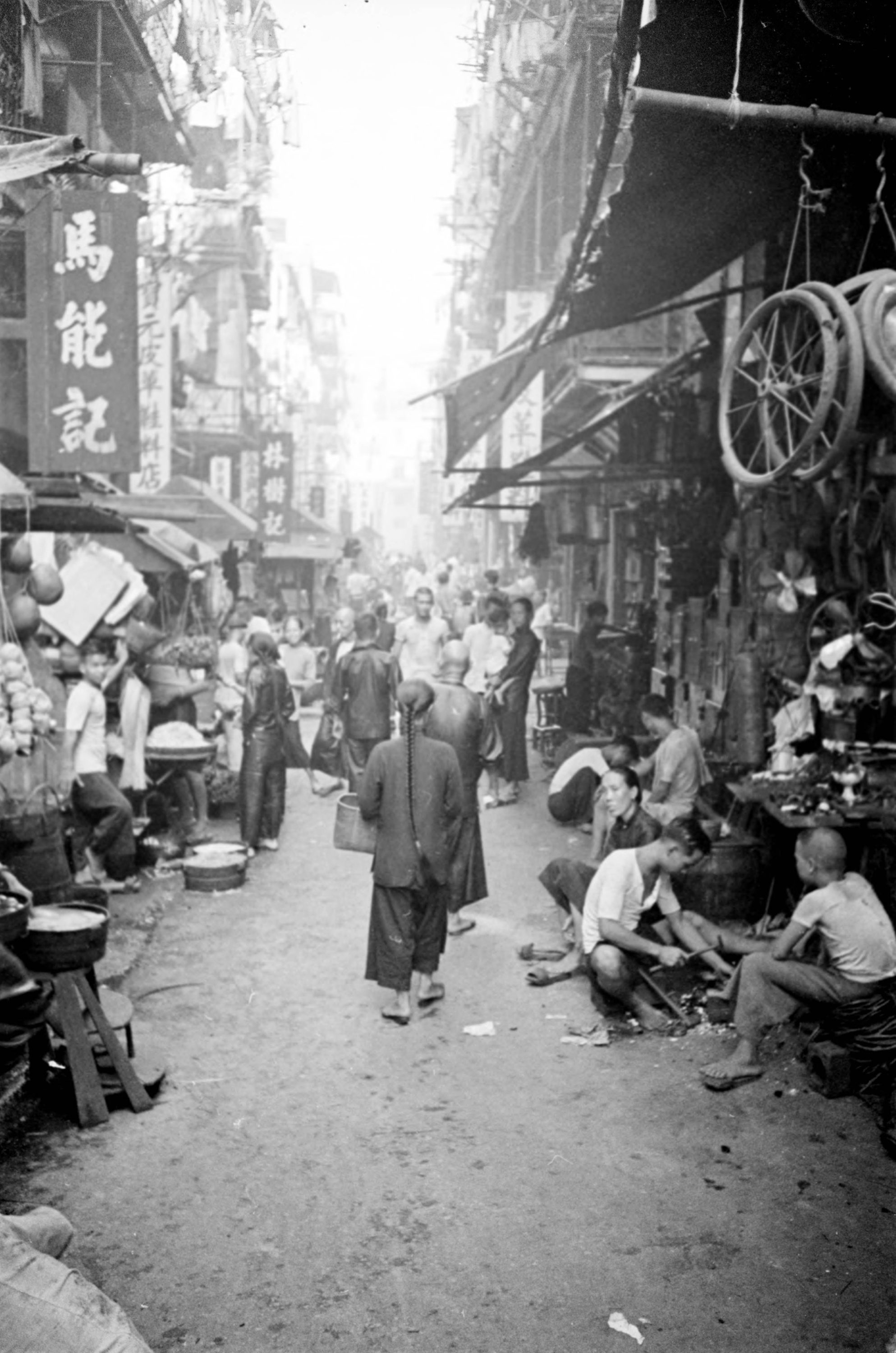 【JPG清晰版】._香港，街景与商店和摊贩