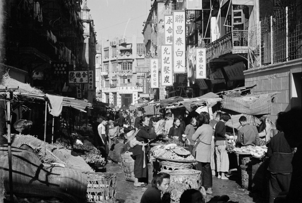 【JPG清晰版】._香港，商业街上的露天市场