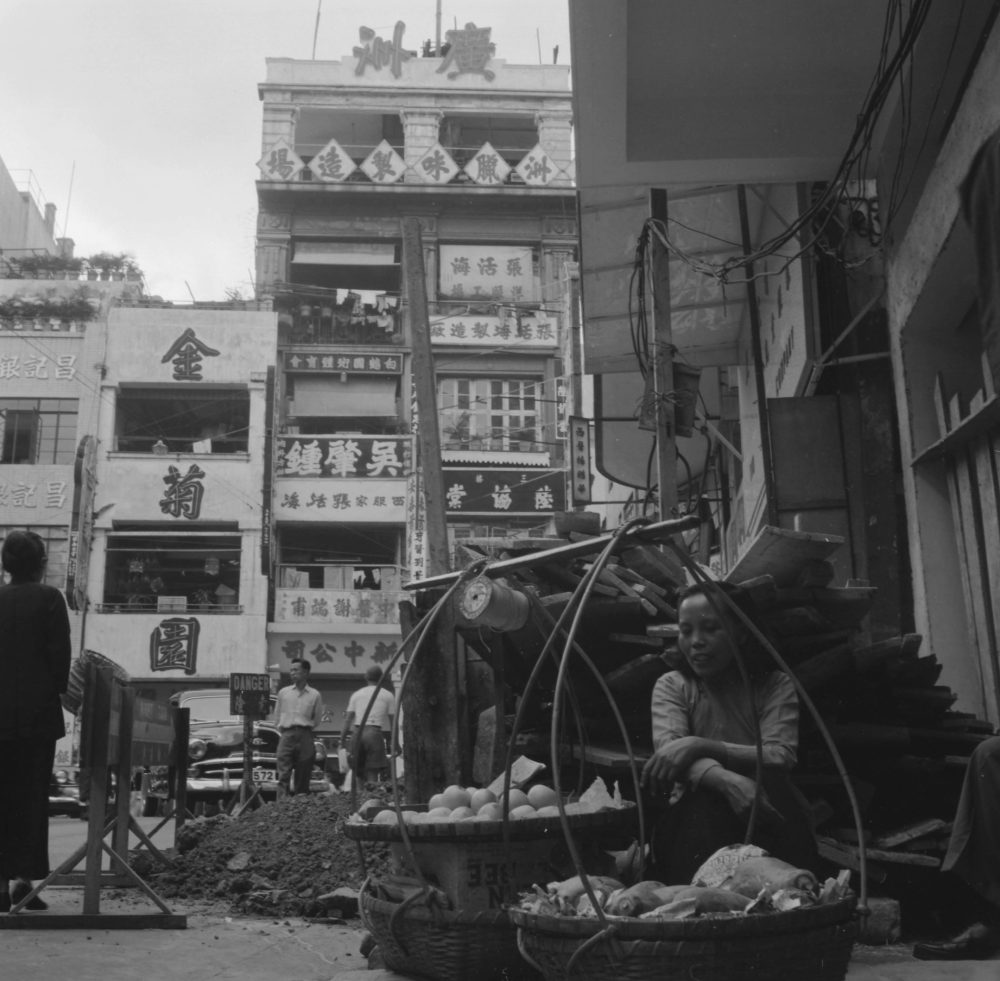 【JPG清晰版】._香港，维多利亚街头的农产品小贩