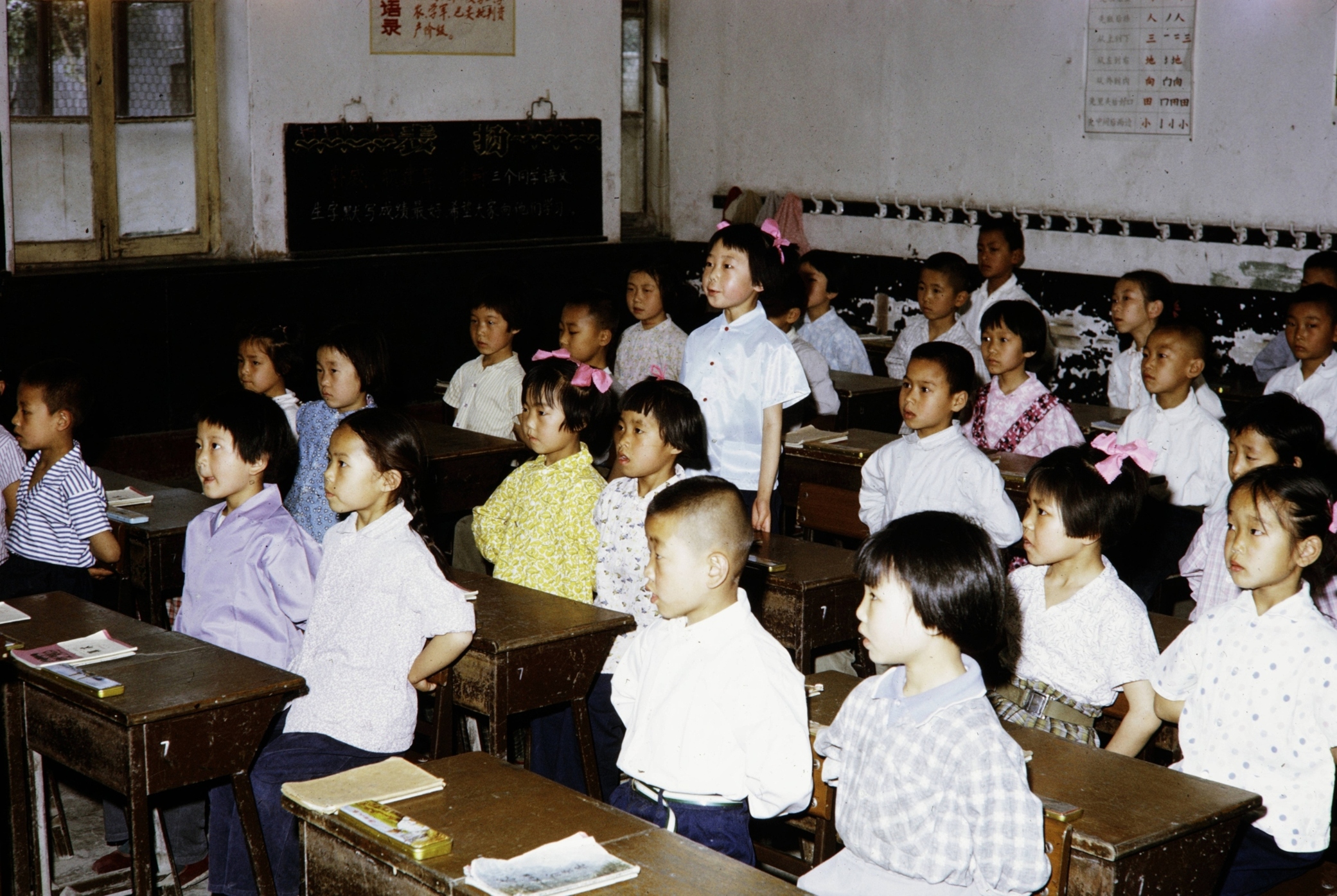 【JPG清晰版】._学校孩子们在教室里