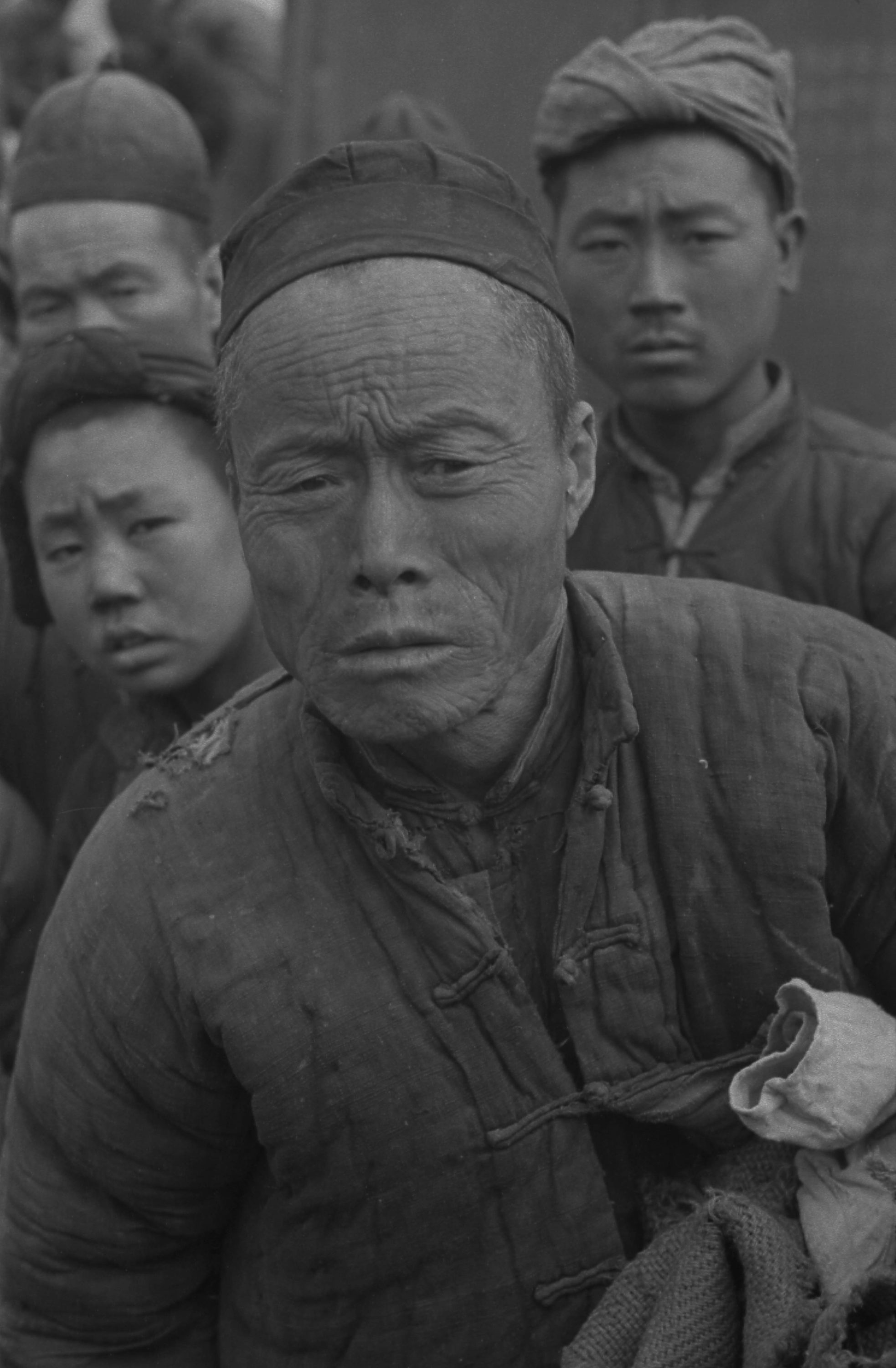【JPG清晰版】._河南省饥荒地区的一名男子