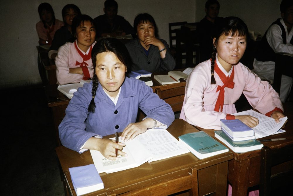 【JPG清晰版】._学校孩子们在教室里 【JPG清晰版】._学校孩子们在教室里