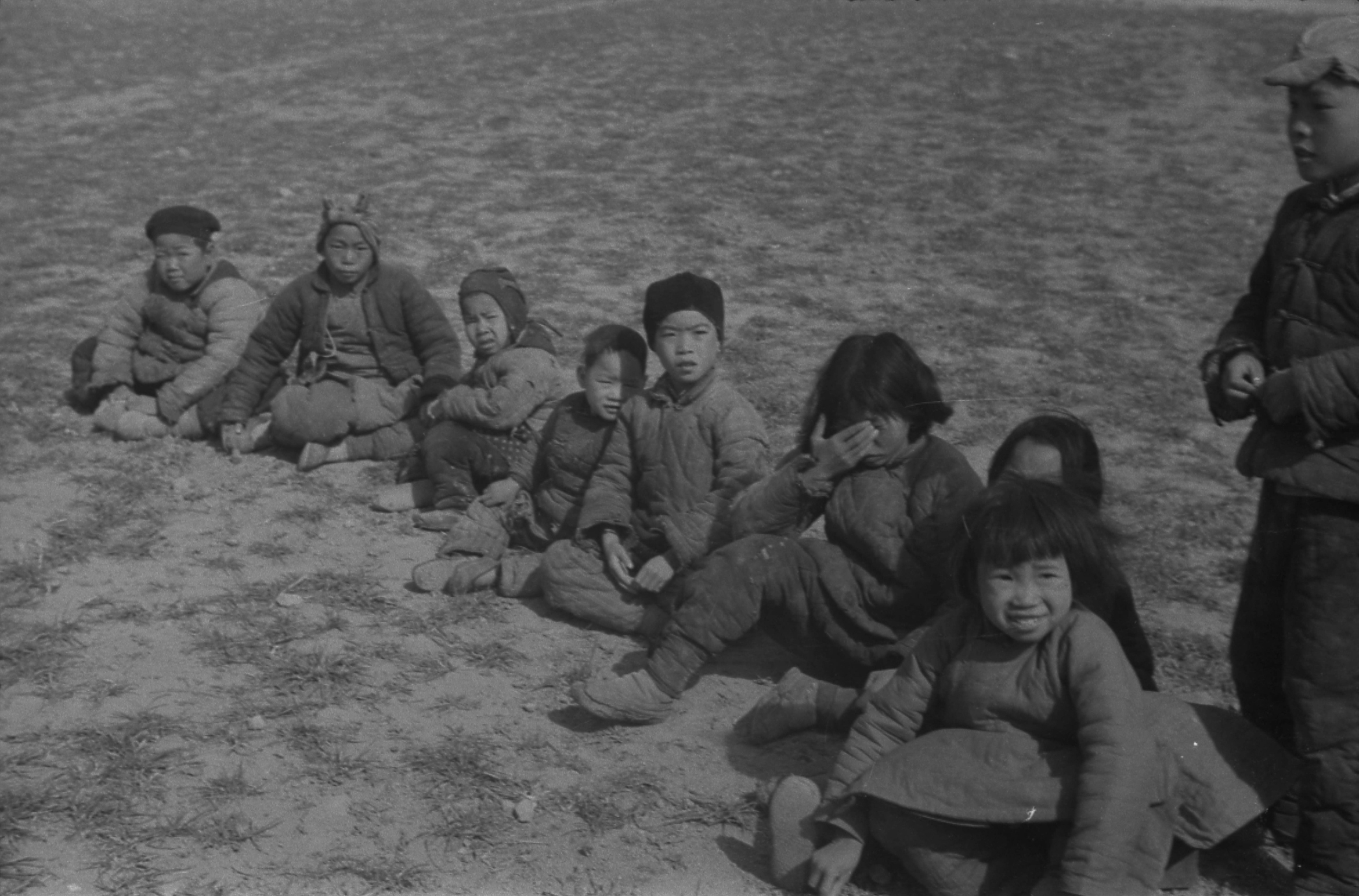【JPG清晰版】._河南省饥荒地区的儿童