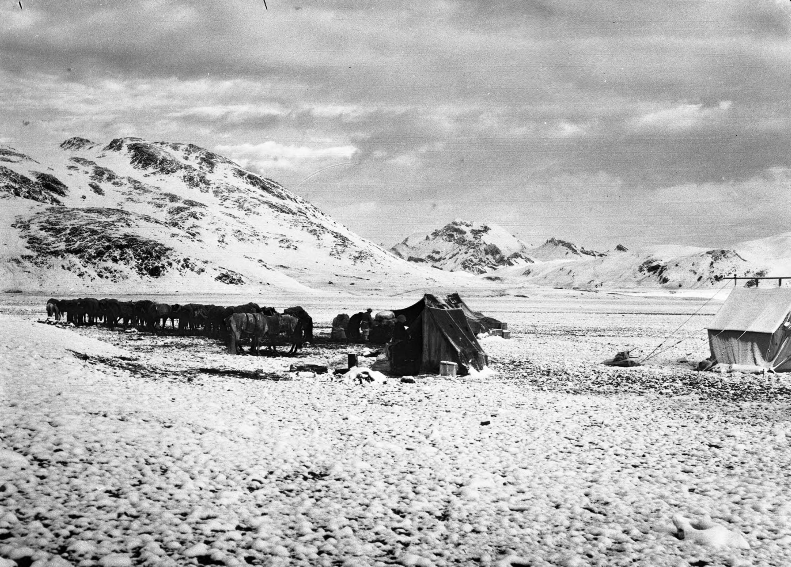 【JPG清晰版】._雪山探险营地