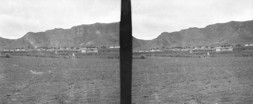 【JPG清晰版】._山西，谷底和周围的山丘