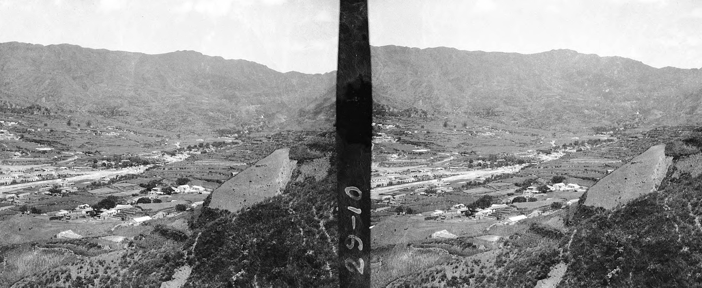 【JPG清晰版】._向西北望去，是石景山地区的山谷