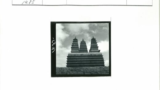三层宝塔石墙云景.jpg