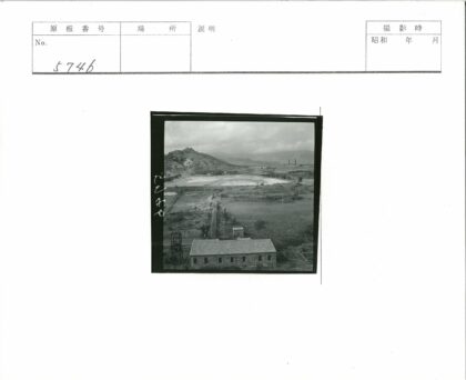 丘陵电力设施与工业景观.jpg