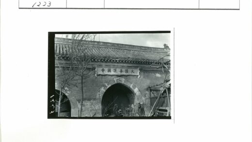 中国传统建筑入口与施工场景.jpg