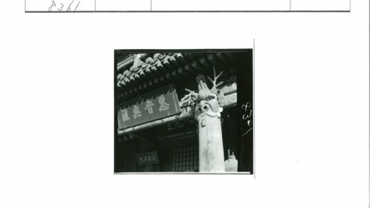 中国传统建筑龙头装饰柱.jpg
