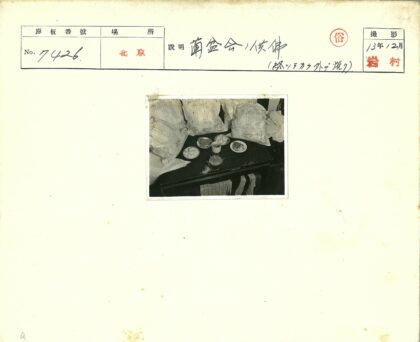 丰盛茶点与纹饰布袋餐桌.jpg