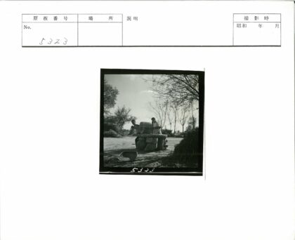 乡村传统磨粉机操作场景.jpg