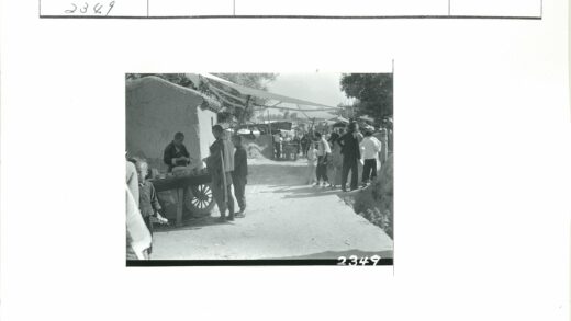乡村市集人群与手推车场景.jpg