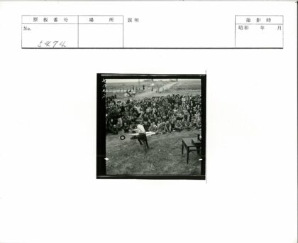 乡村草地独轮车表演.jpg