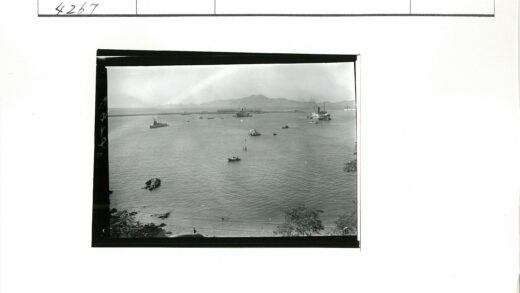 云雾山影静水泊船.jpg