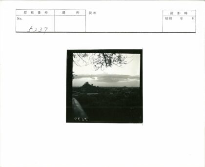 云雾缭绕山间古塔.jpg