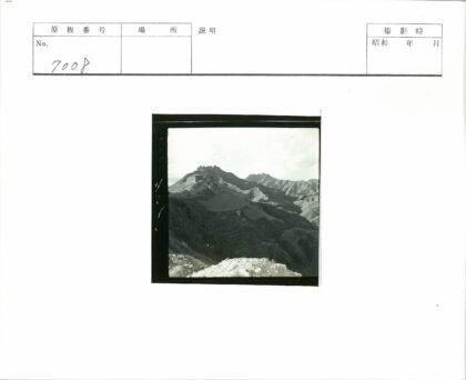 云雾群山古建筑风景.jpg