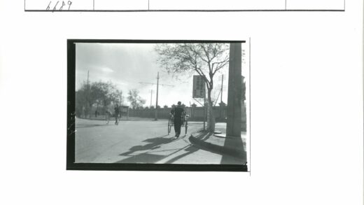 人力车与自行车街景.jpg