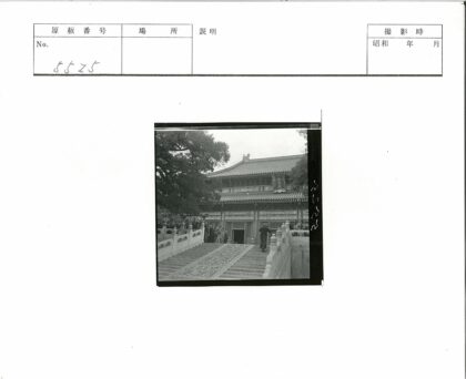 传统东亚建筑与人群.jpg