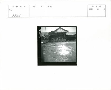 传统亭子墓地瓦顶水景.jpg