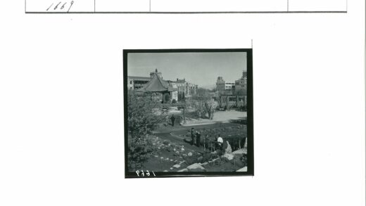传统凉亭花园与建筑景观.jpg