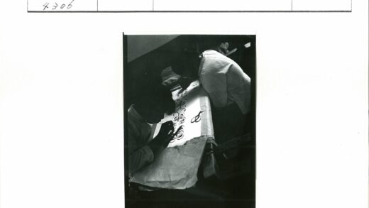 传统刺绣工艺制作过程.jpg