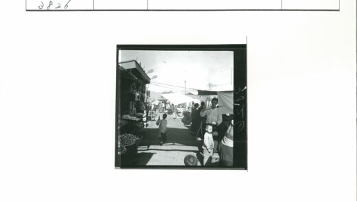 传统市集轭夫与孩童.jpg