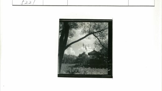 传统建筑与自然风光.jpg