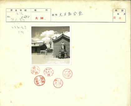 传统建筑与风车云天下景.jpg