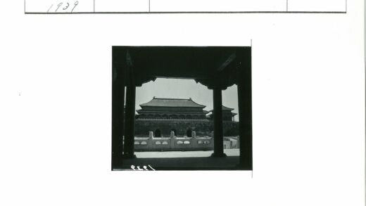 传统建筑亭台石栏远景.jpg