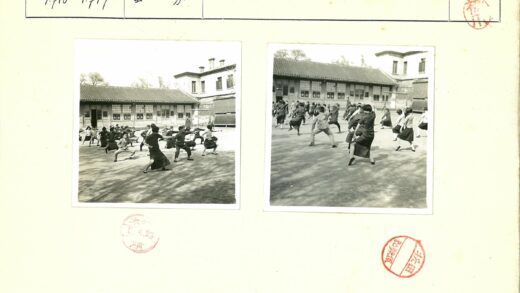 传统建筑前户外运动.jpg