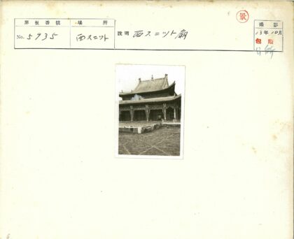 传统建筑弧形屋顶庭院景观.jpg