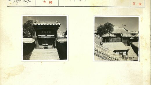 传统建筑群瓦顶与华丽楼梯.jpg