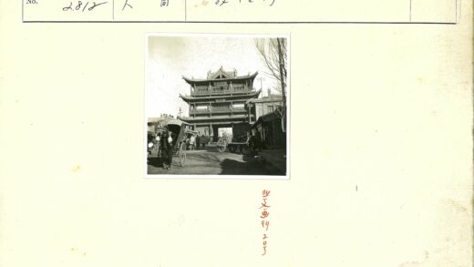传统建筑街道人力车与马车场景.jpg