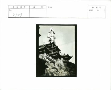 传统建筑钟楼自然景观.jpg
