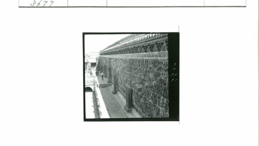 传统建筑龙雕小巷.jpg