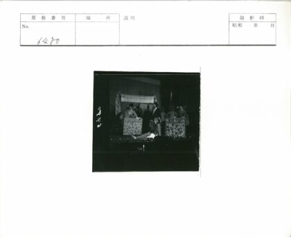 传统服装围桌表演活动.jpg