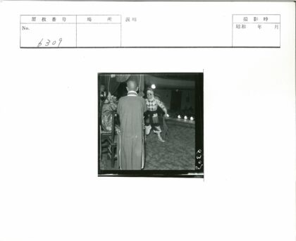 传统服装戏剧表演战士与长袍.jpg