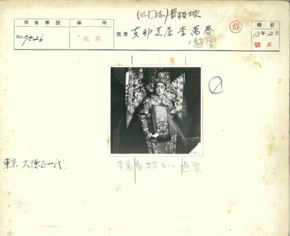 传统服饰人物室内肖像.jpg