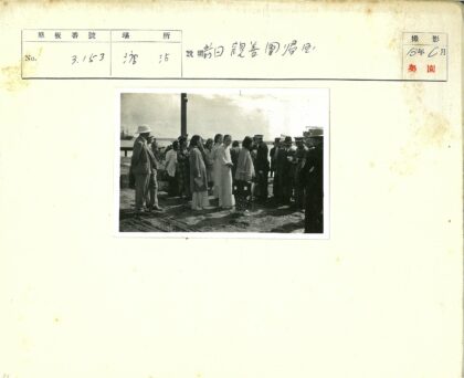 传统服饰湖畔聚会.jpg