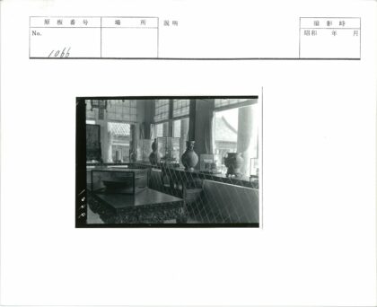 传统瓦顶窗景文物展示室.jpg