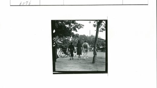 传统街道人力车与建筑.jpg