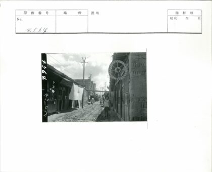 传统街道大轮子建筑.jpg