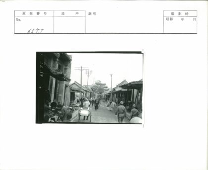 传统街道市井生活景象.jpg